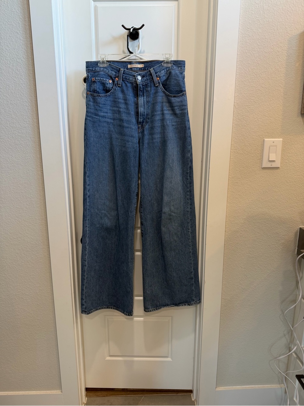 LEVIS Ribcage Widw Leg High-Rise Women's Jeans in Medium Blue